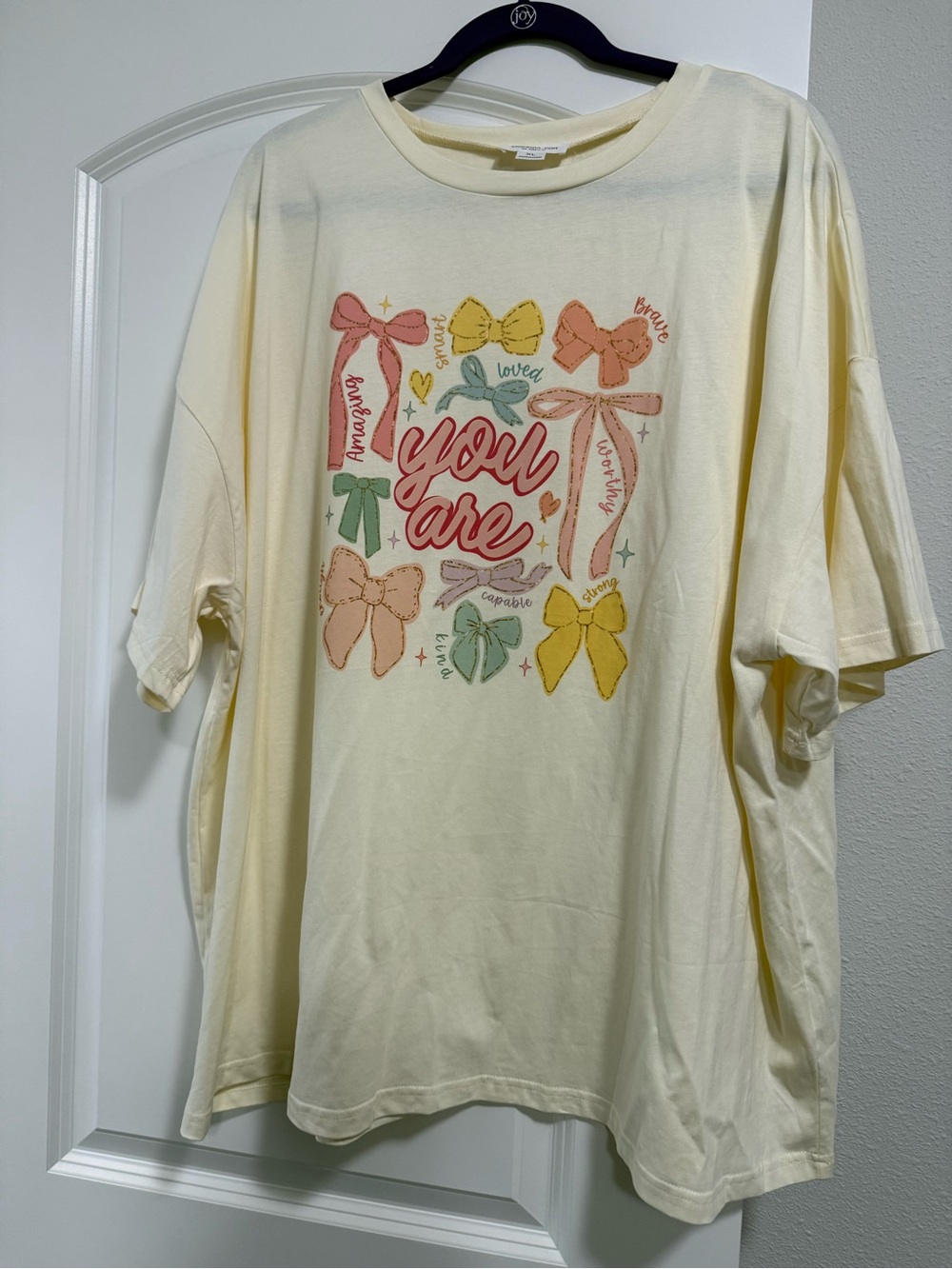 Chic Soul Cream Short Sleeve Tee with Pastel Bow Graphic